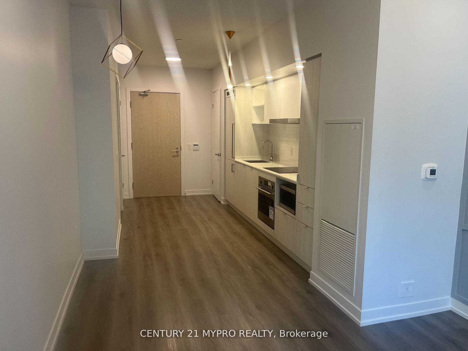 138 Downes Street Unit 818 photo 1