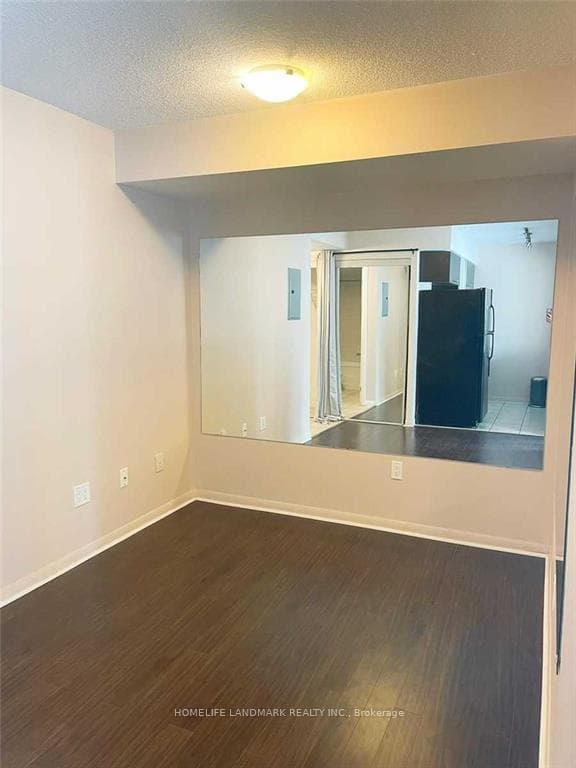 37 Grosvenor Street Unit 608 photo 9