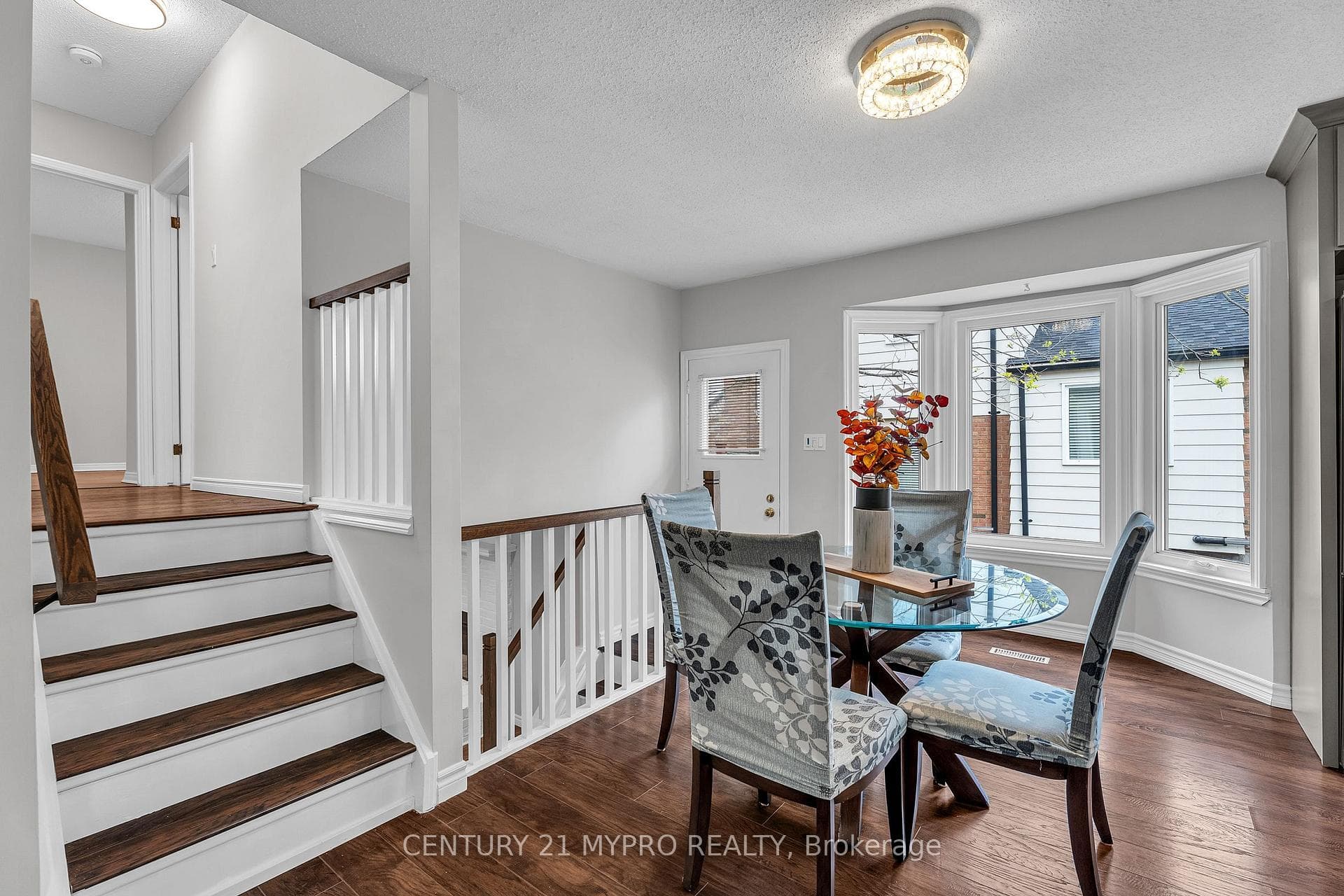 122 Olympic Crescent photo 14