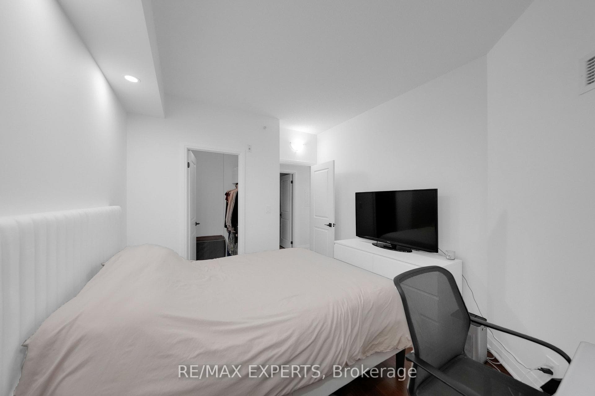 24 Woodstream Boulevard Unit 606 photo 16
