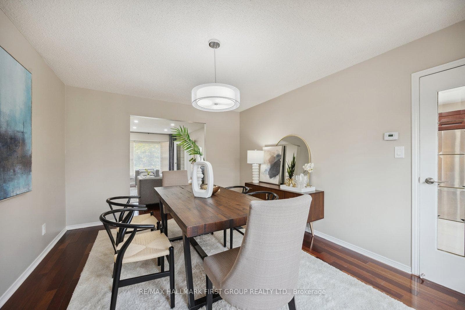 579 Sheppard Avenue photo 7