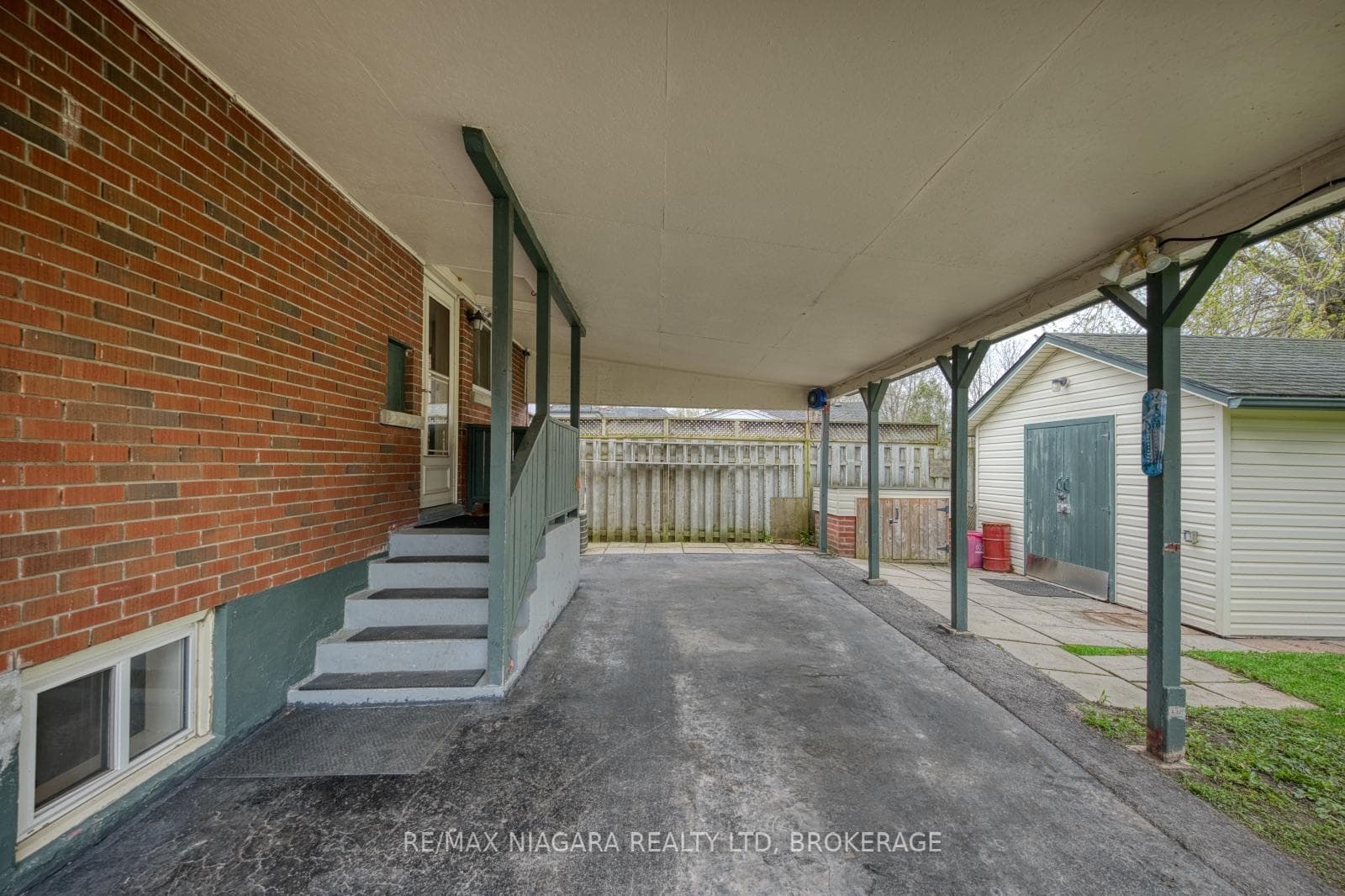 301 Highland Avenue photo 3
