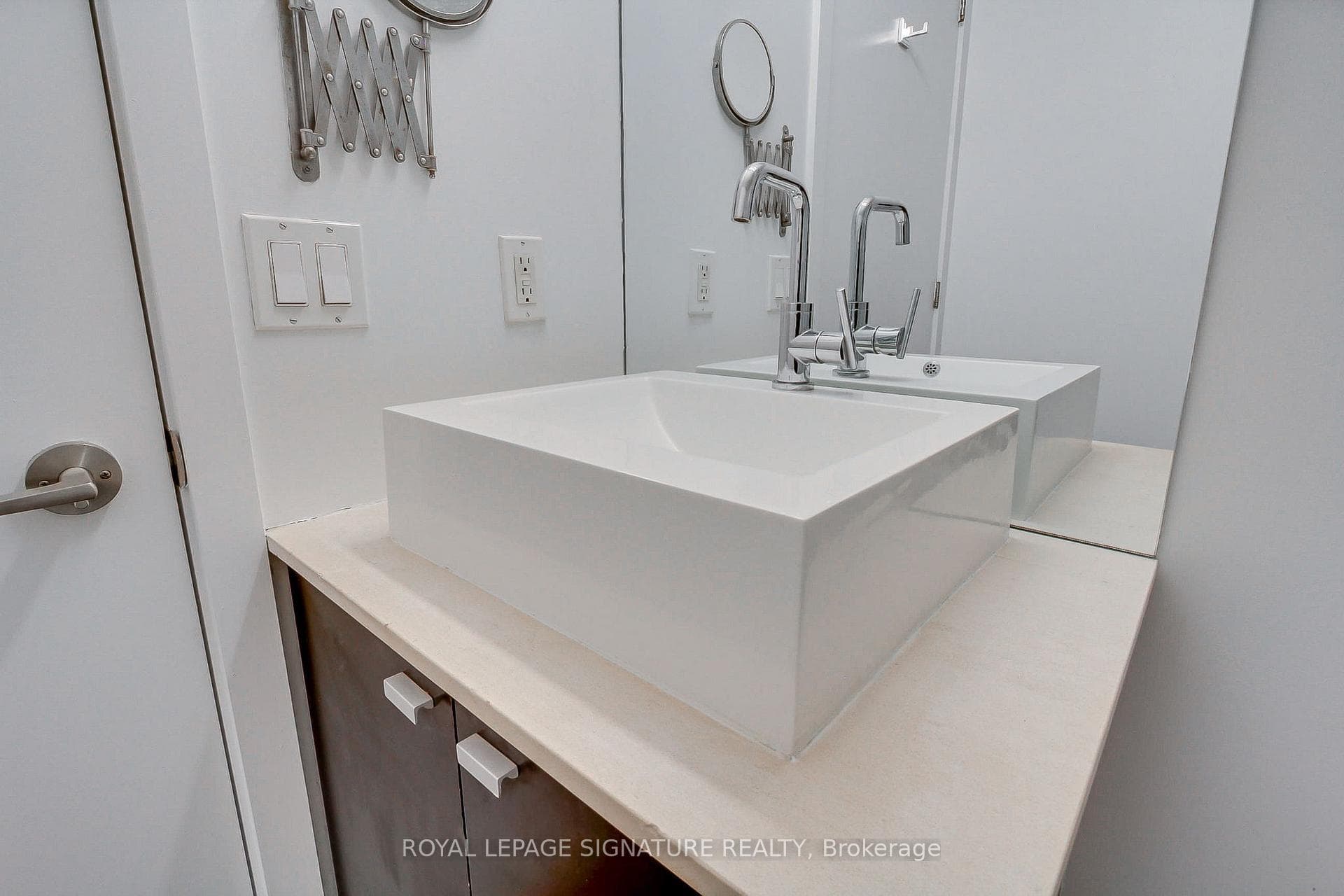 103 The Queensway N/A Unit 1511 photo 30