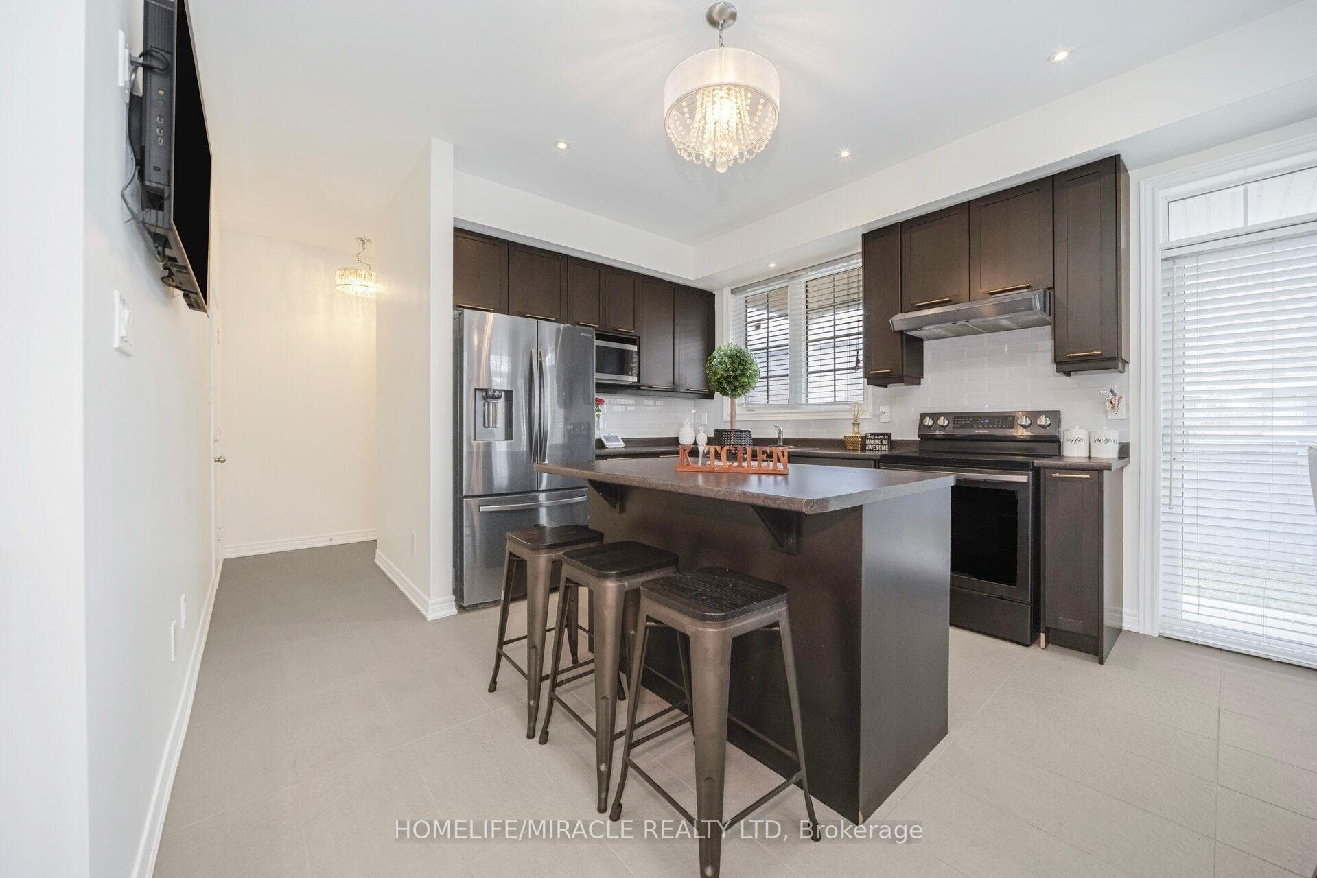 2 Aspen Hills Road photo 12