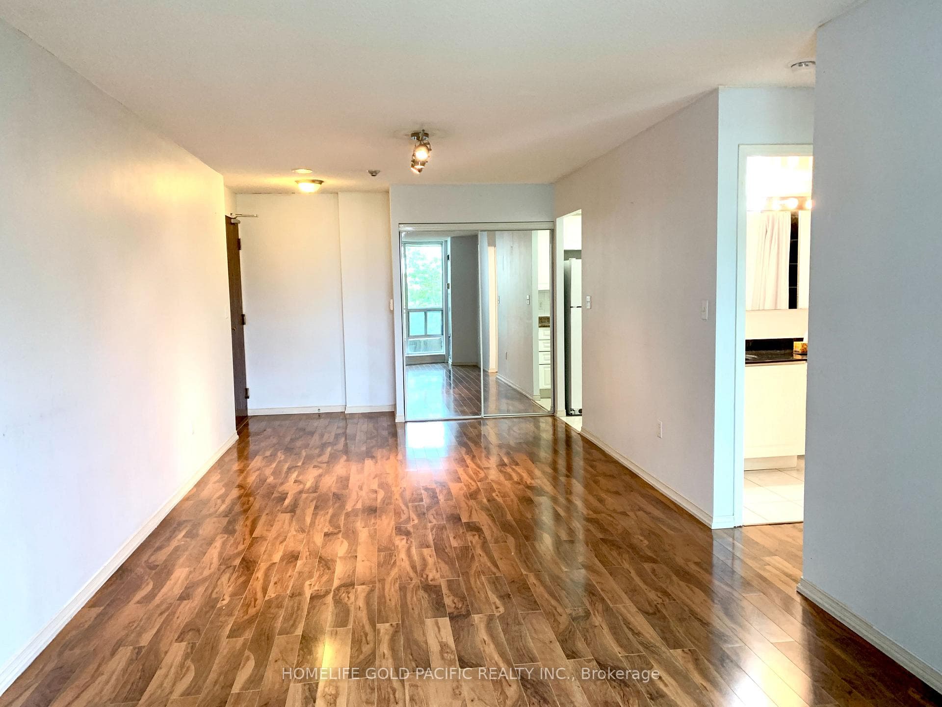 3 Pemberton Avenue Unit 601 photo 4