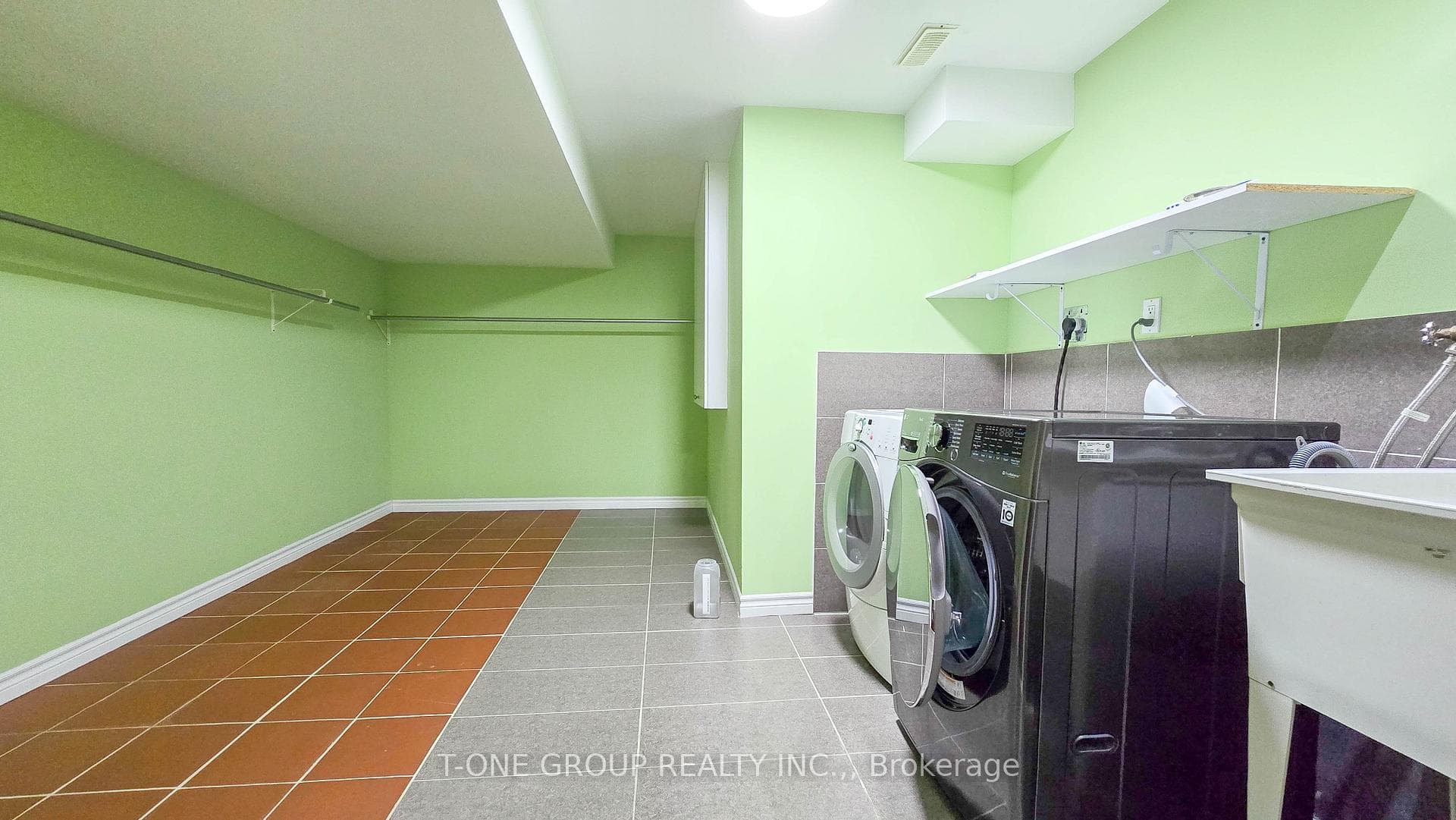 106 Castleglen Boulevard photo 35