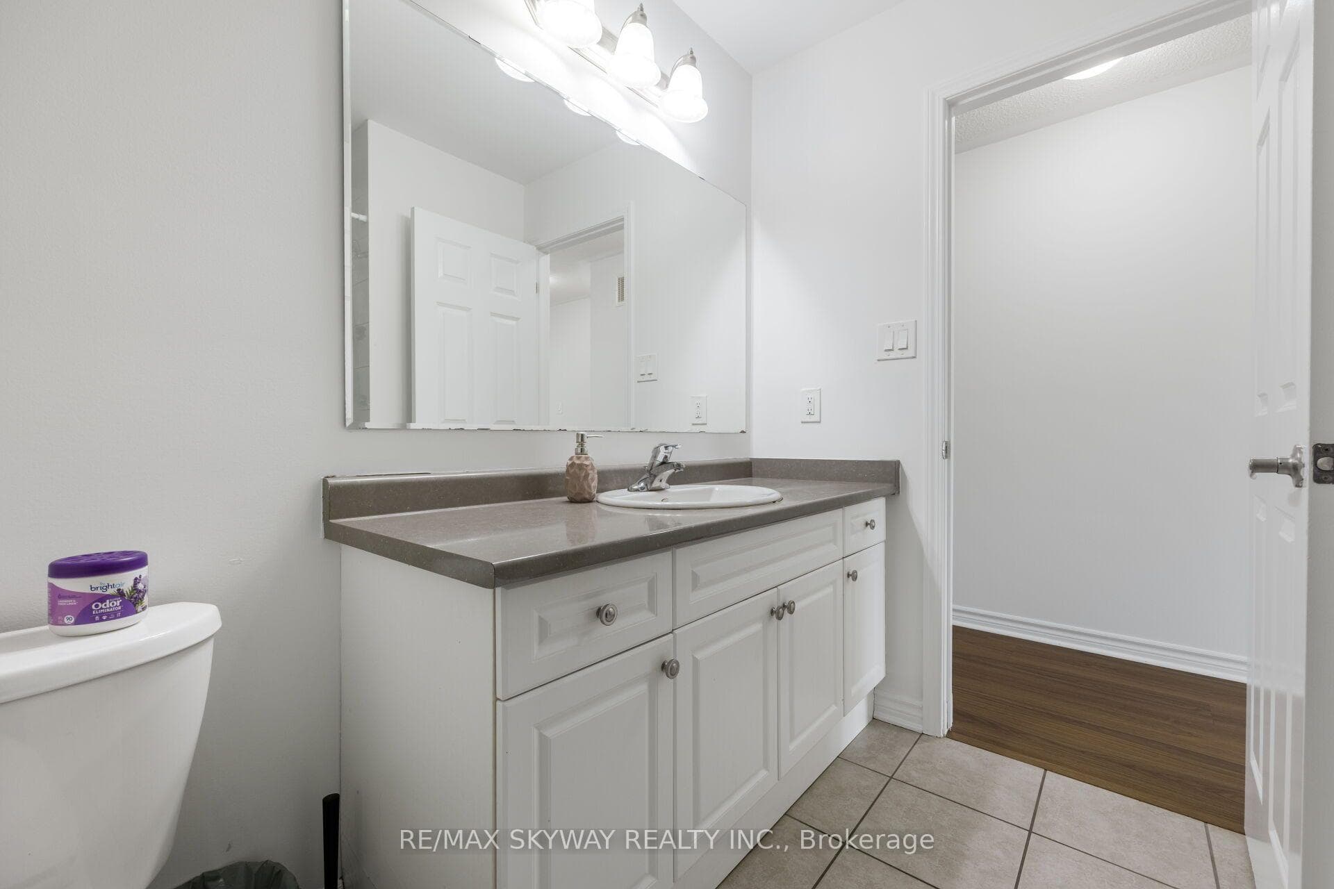 92 Stedford Crescent photo 33