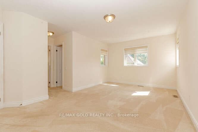 3368 Hayhurst Crescent photo 12