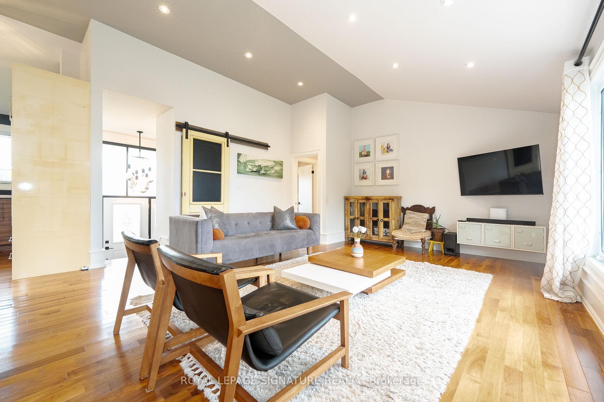 725 Leaside Street photo 6