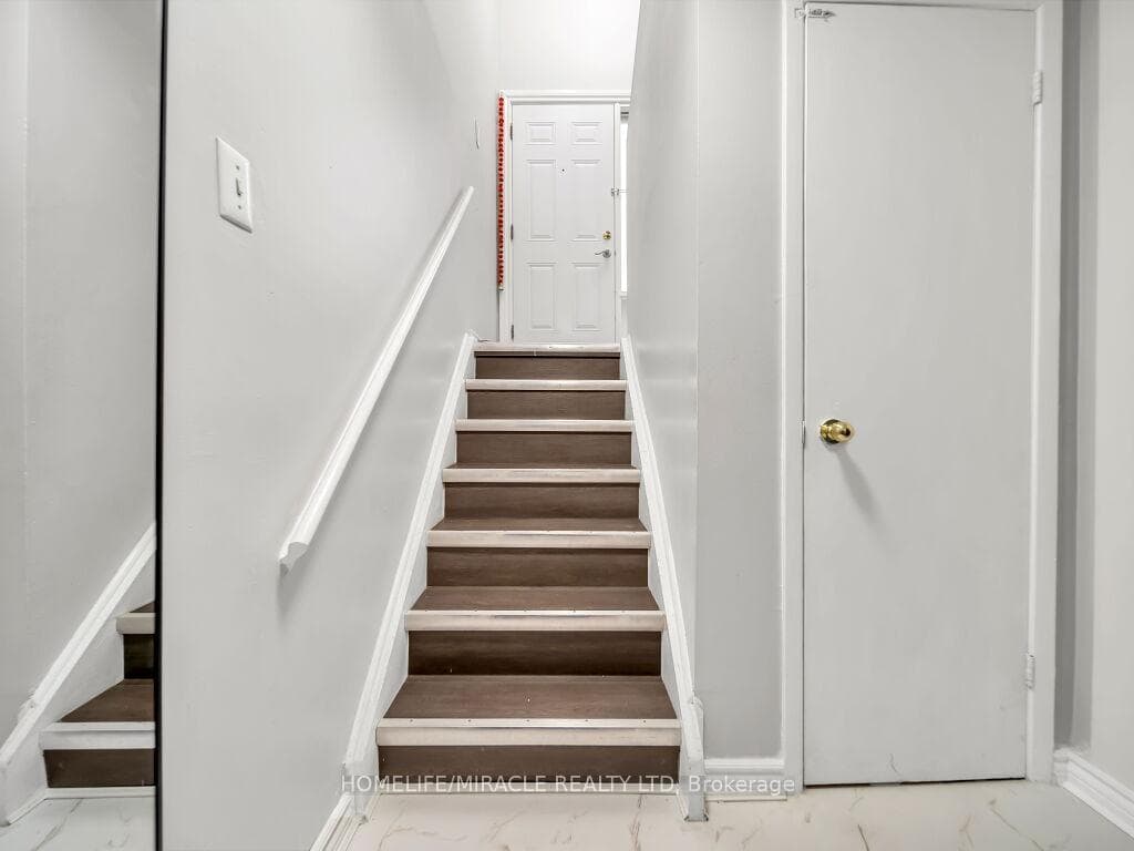 24 Franklin Court Unit 3 photo 31