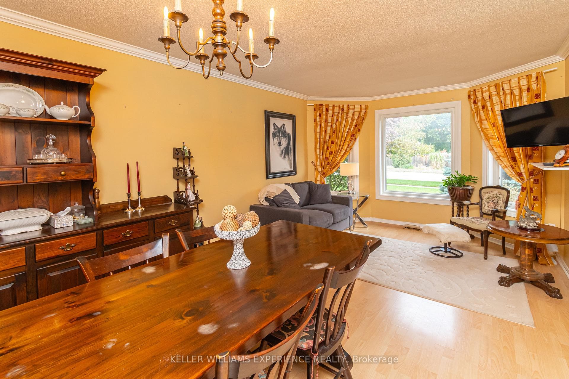 1053 Westmount Avenue photo 4