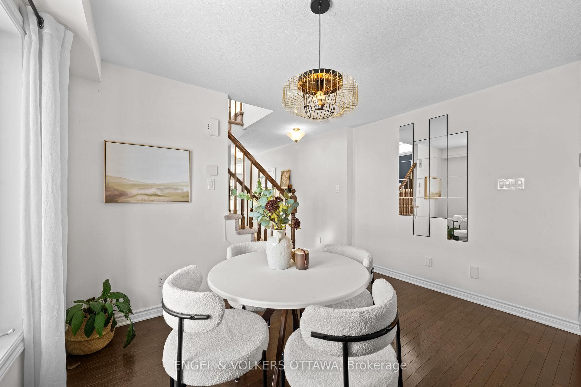 719 Maloja Way photo 6