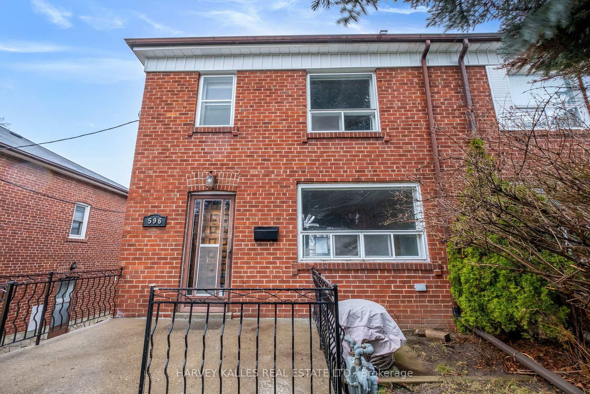 596 Mcroberts Avenue photo 1