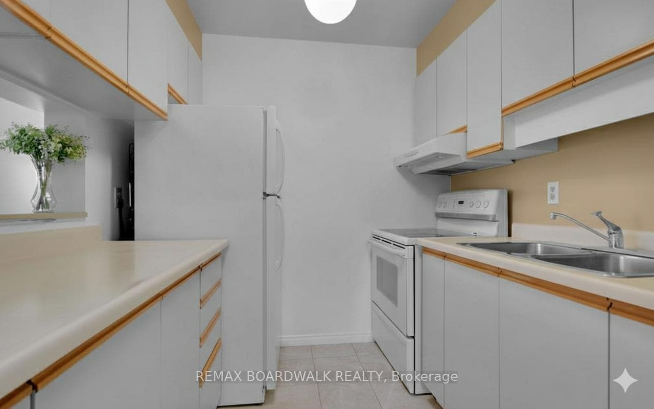 214 Viewmount Drive Unit 412 photo 5