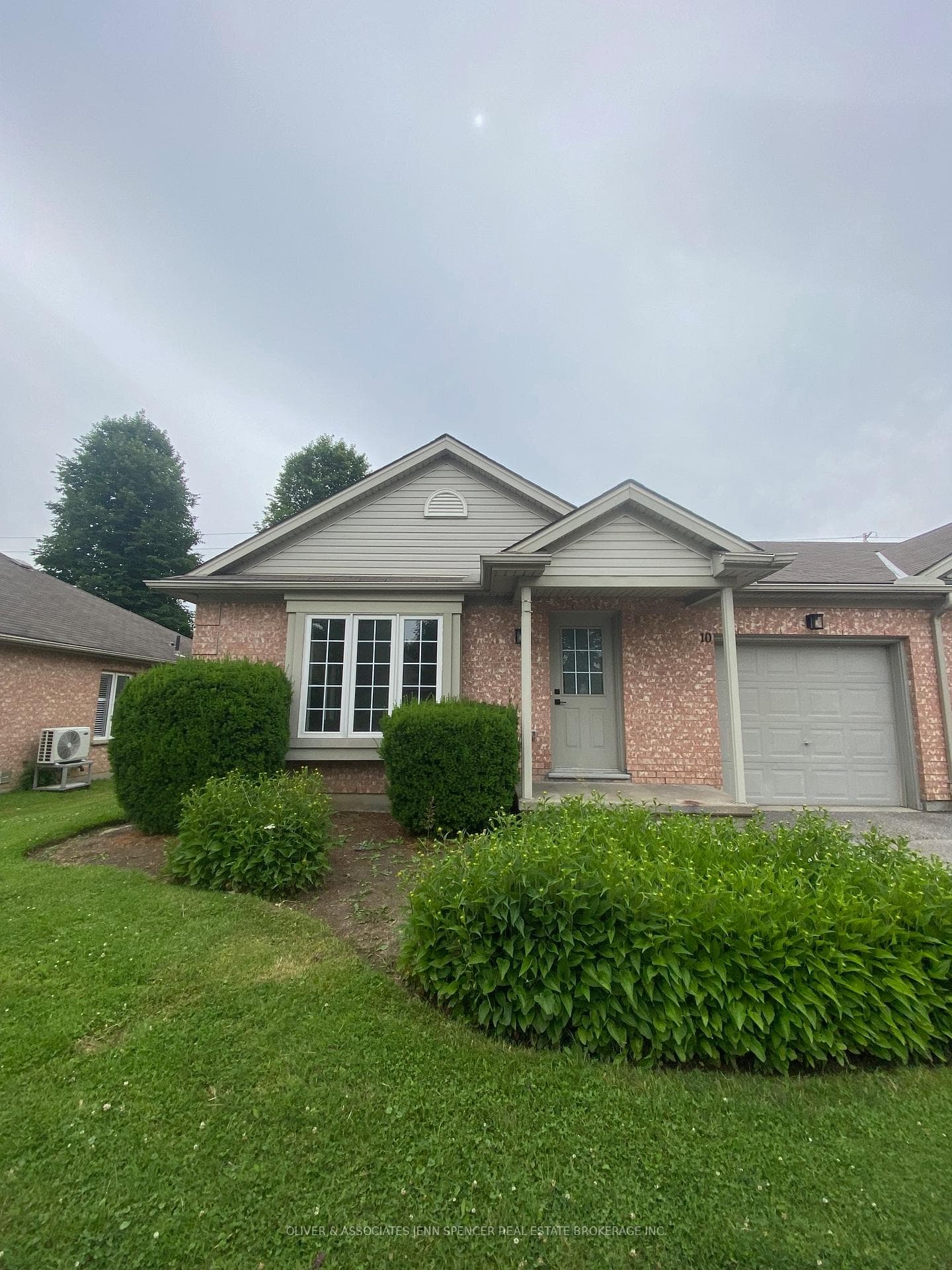 Unit 10 - 601 Grenfell Dr