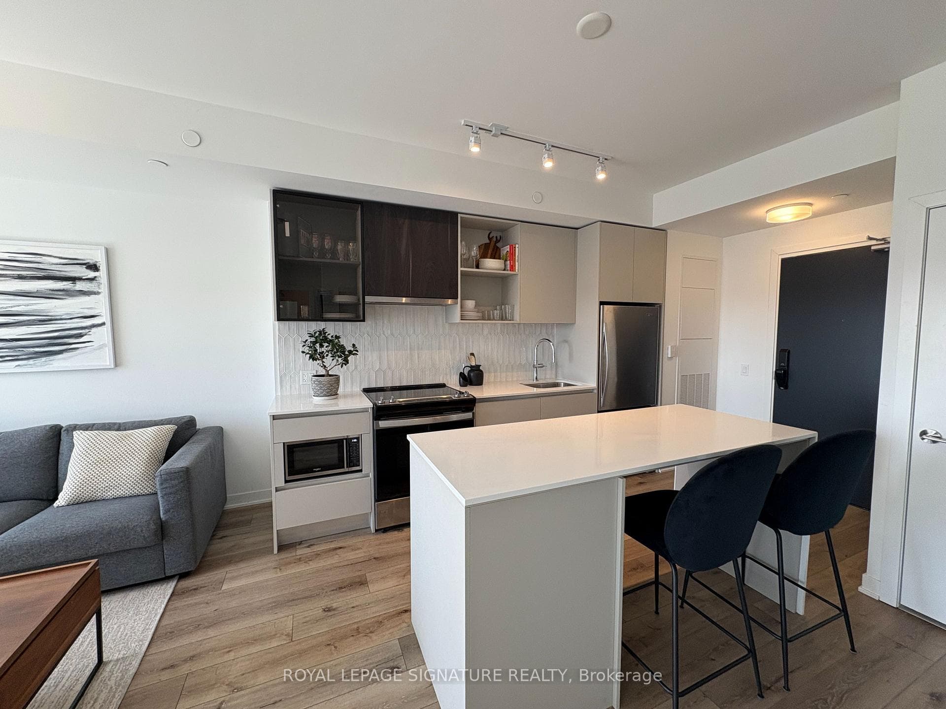 405 Dundas Street Unit 429 photo 4