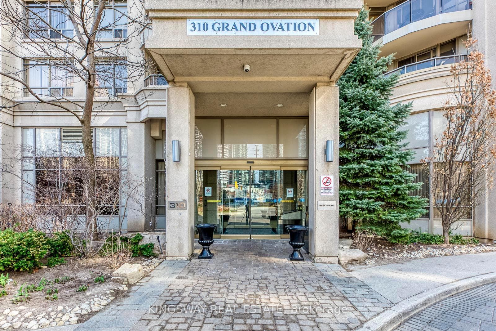 310 Burnhamthorpe Road Unit 310 photo 3