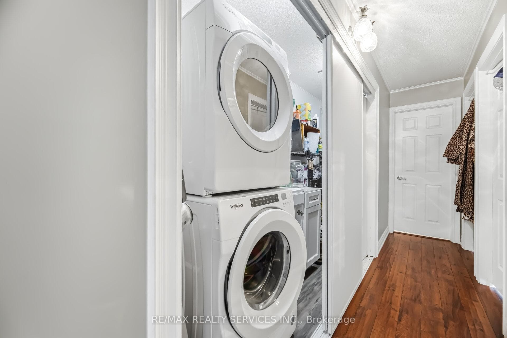 580 Mary Street Unit 105 photo 28