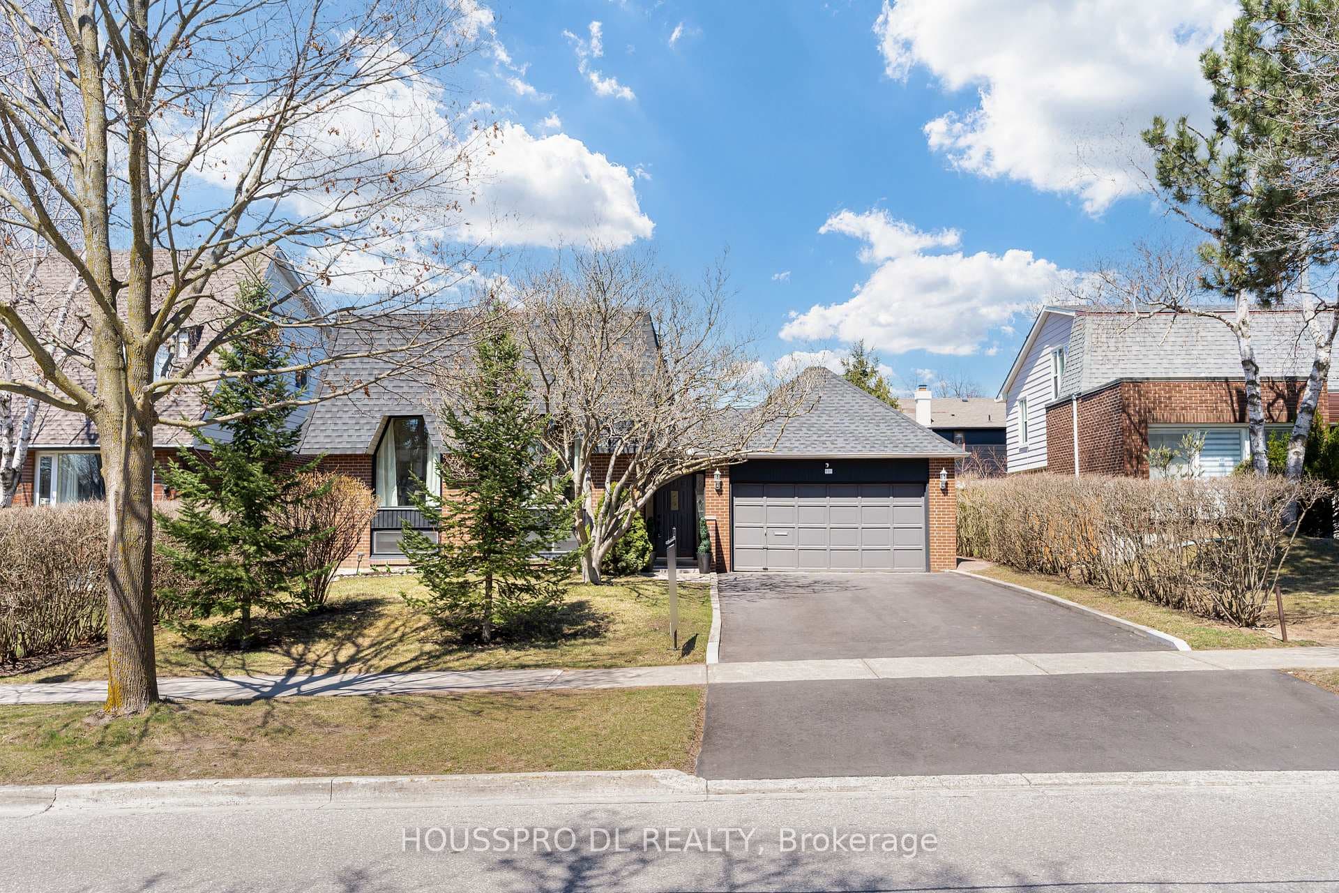 231 Romfield Circuit photo 1