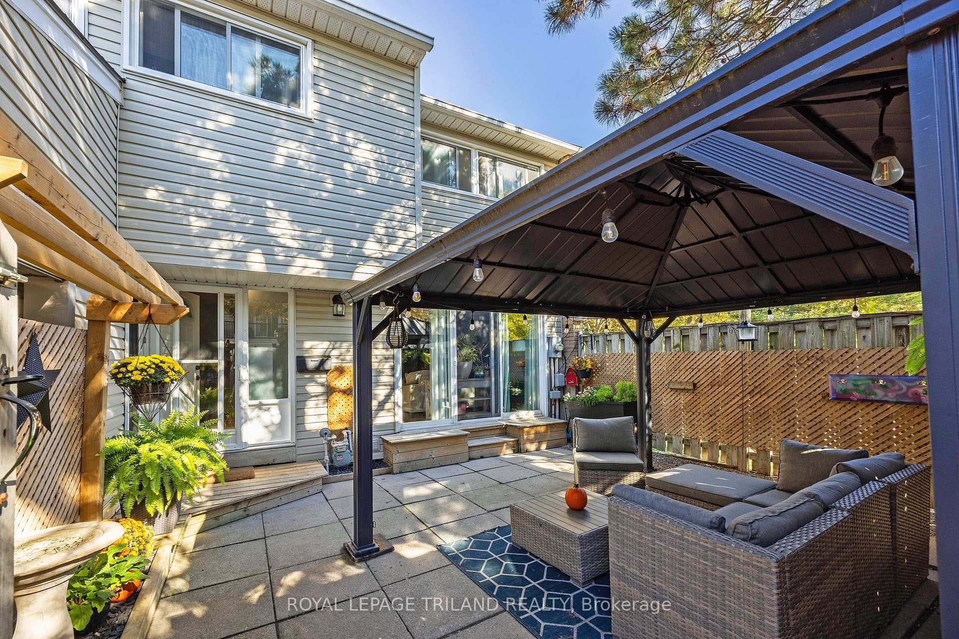 590 MILLBANK Drive Unit 2 photo 37