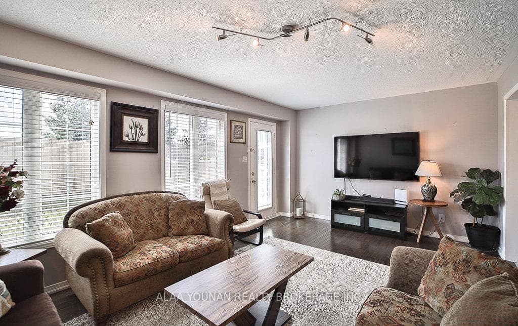 100 Delport Close photo 21