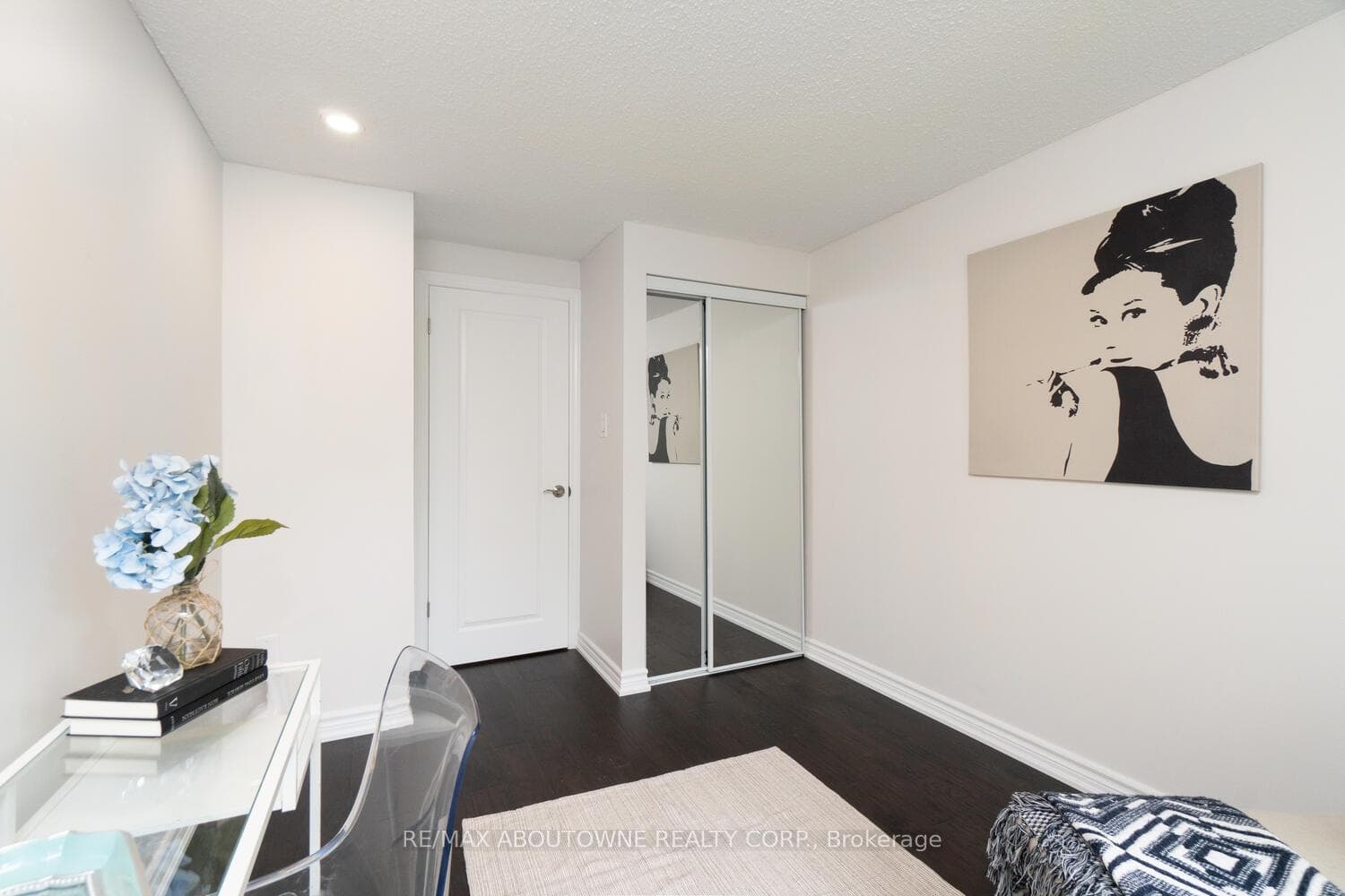 1020 Elizabeth Place photo 12