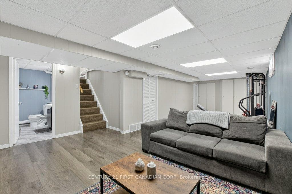 108 Lawrence Avenue photo 28