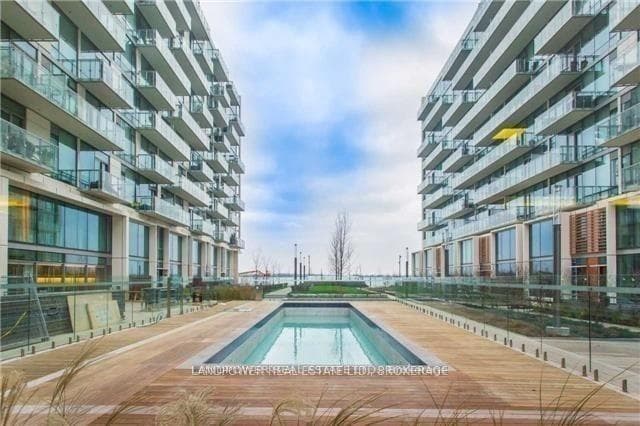 39 Queens Quay Unit 438 photo 3