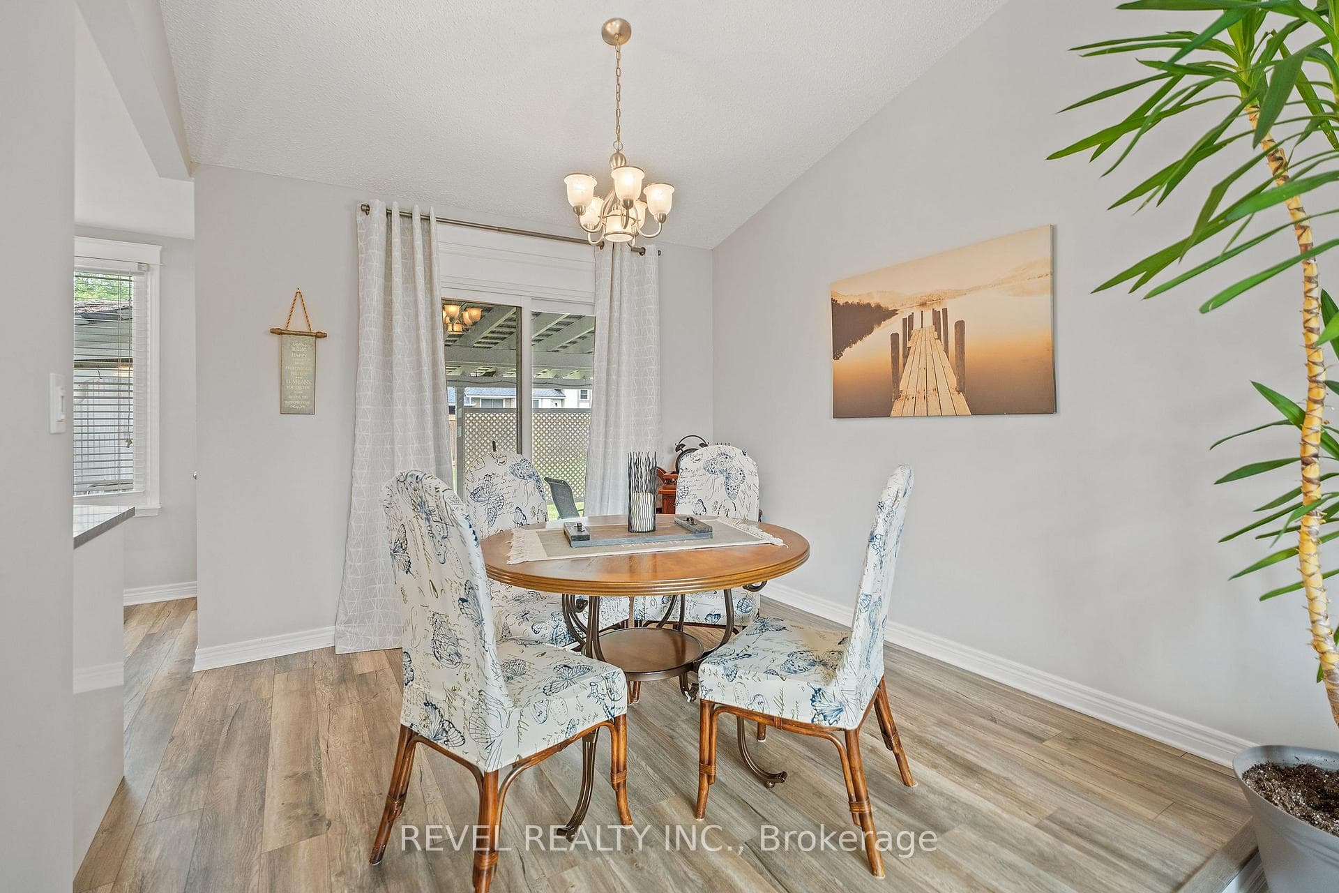 833 Lakeview Road photo 6