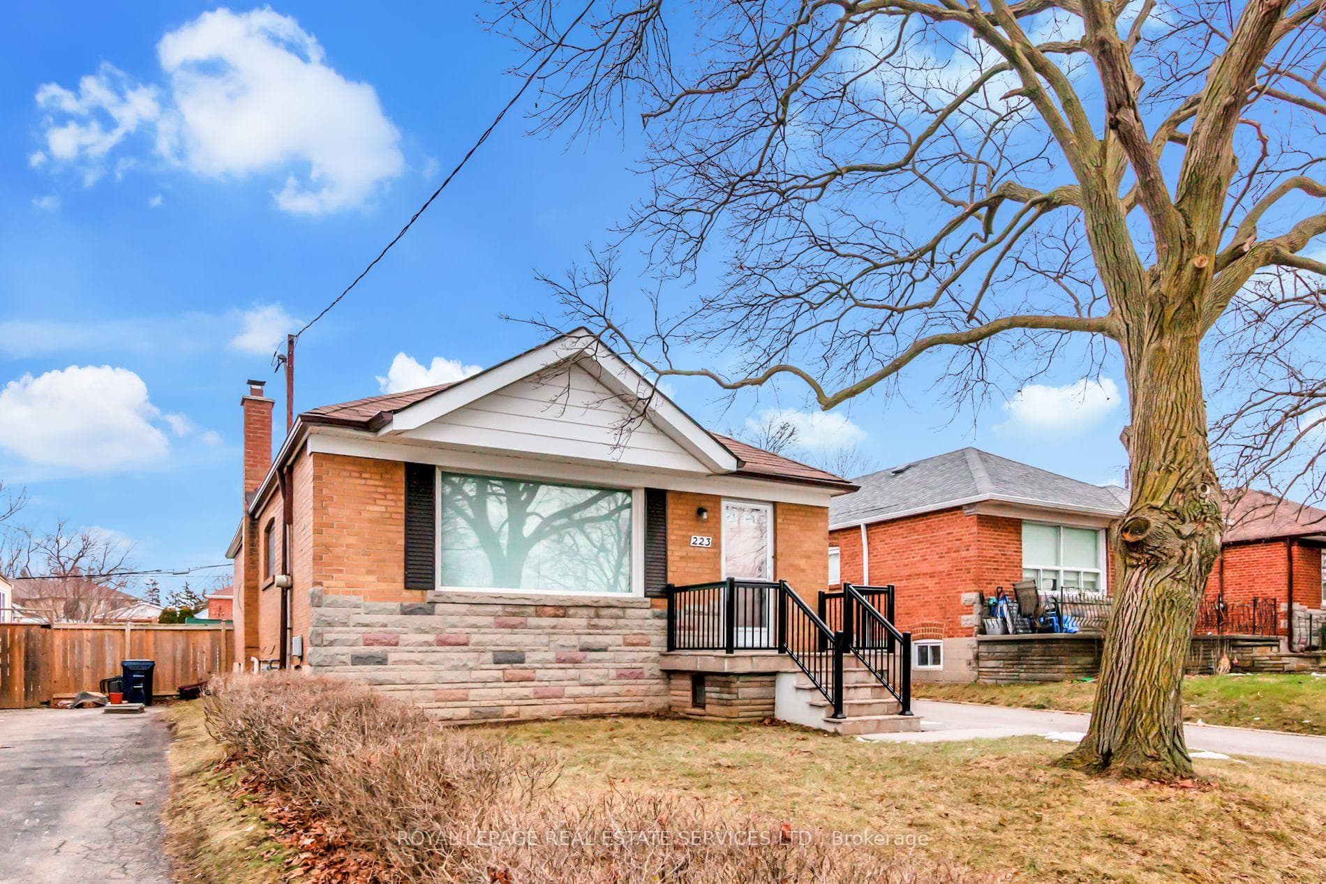 223 Flora Drive photo 2