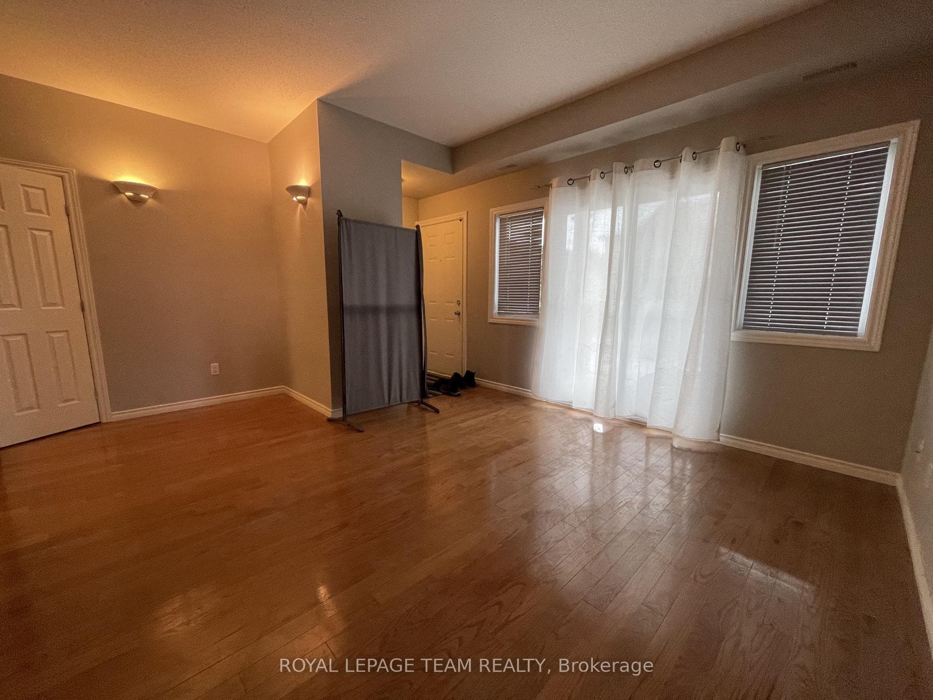 139 Oldfield Street Unit B photo 3