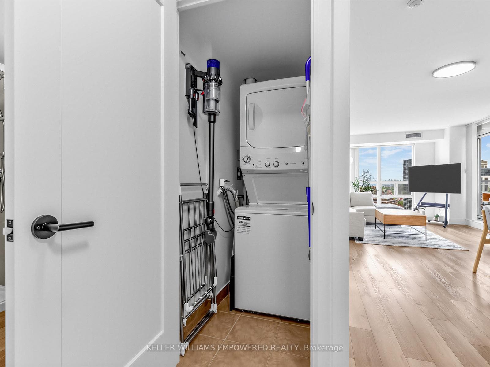 Ensuite Laundry With Storage