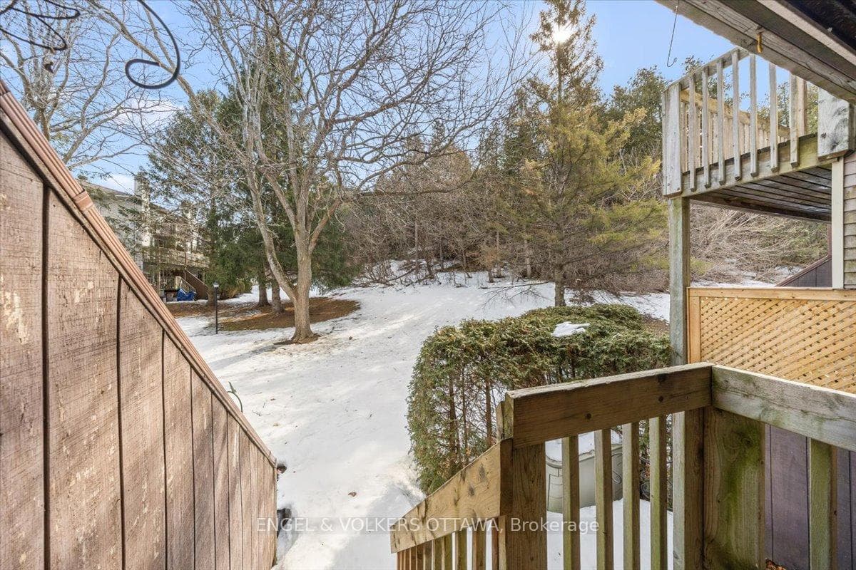 6748 Jeanne D'arc Boulevard Unit A photo 14