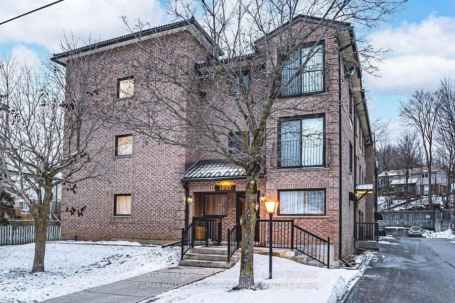 1047 Mississauga Street Unit 301 photo 1