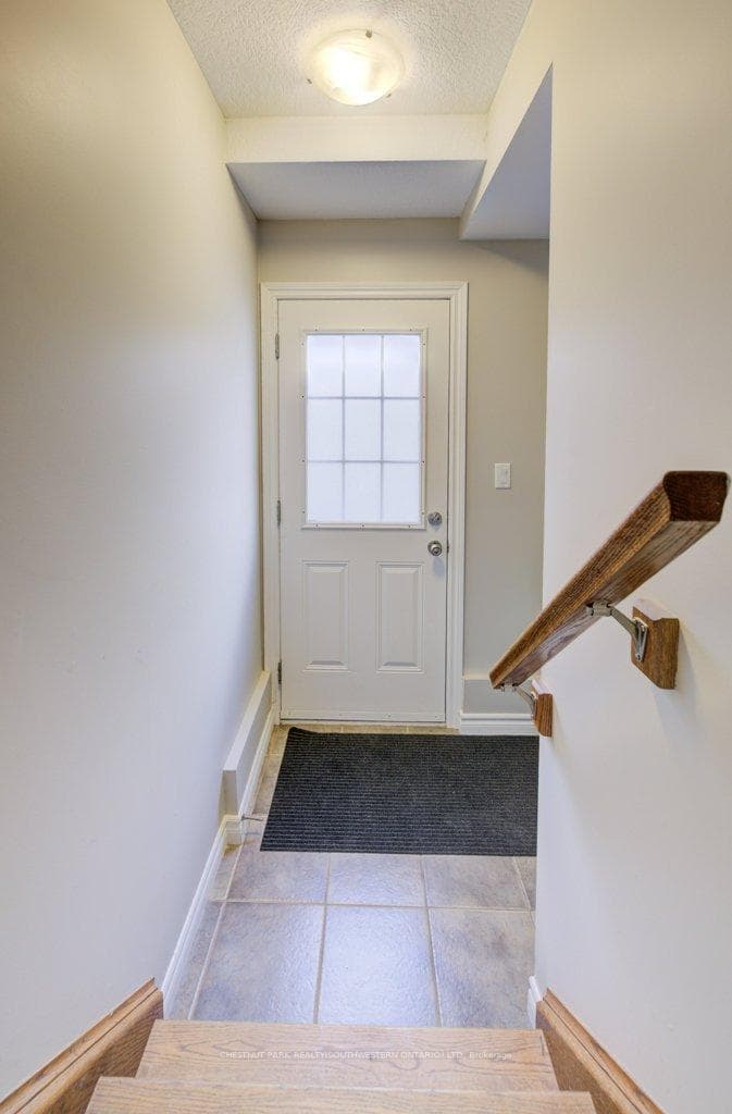 404 Tealby Crescent photo 27