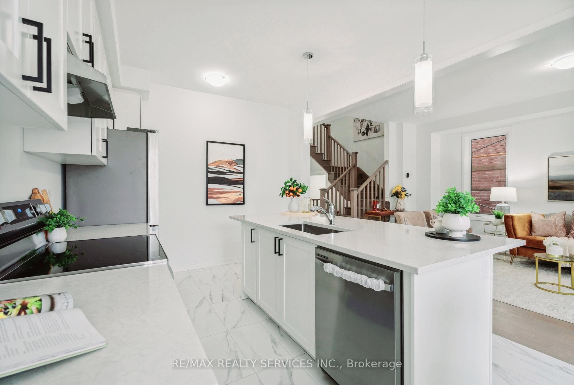 388 Madelaine Drive photo 15