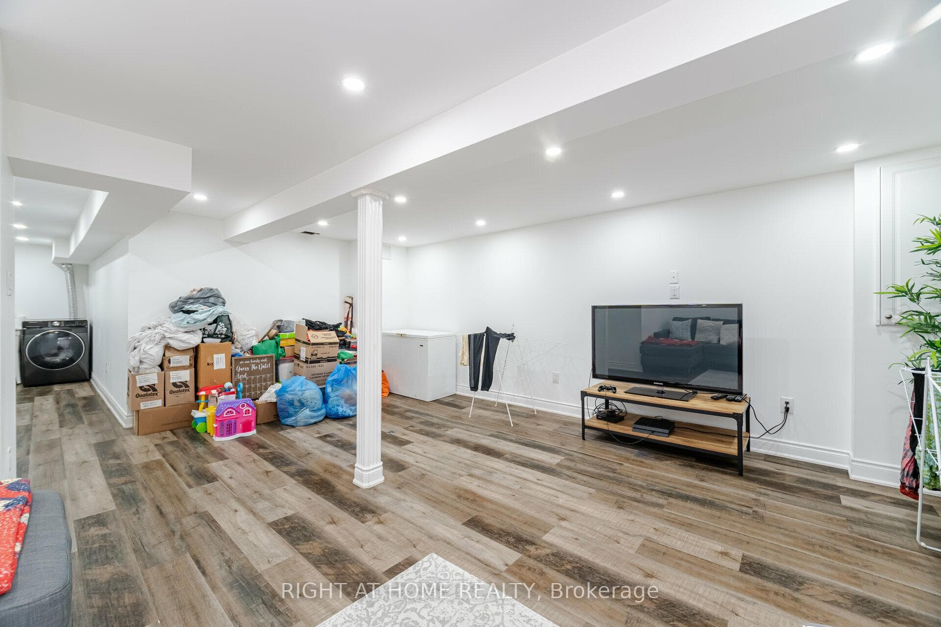 7406 Darcel Avenue Unit 26 photo 12