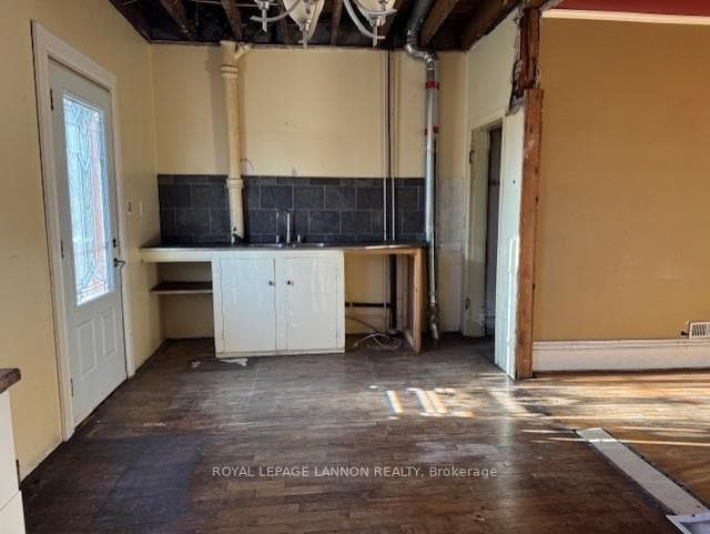 136 Dease Street photo 9