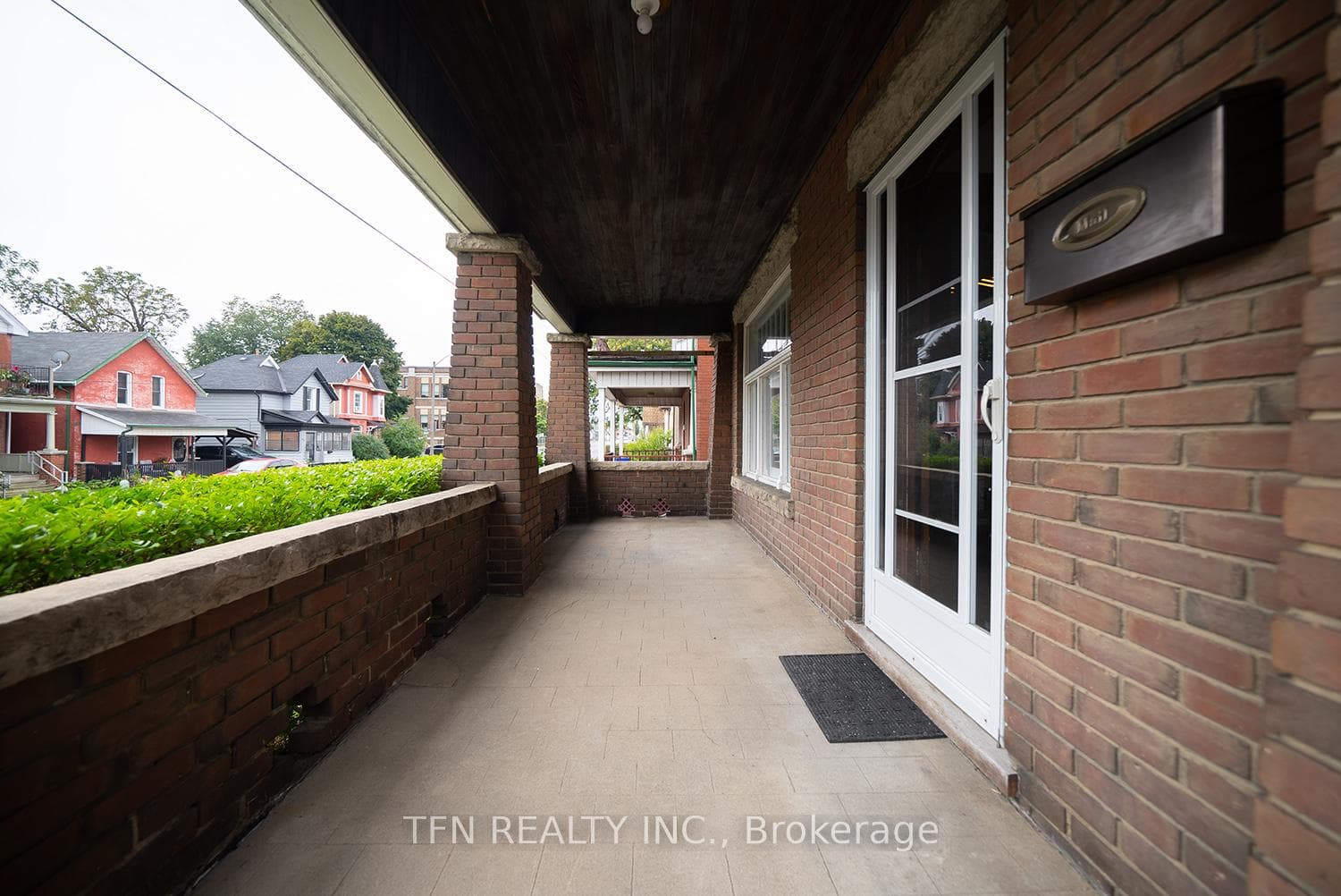 480 Colborne Street photo 8