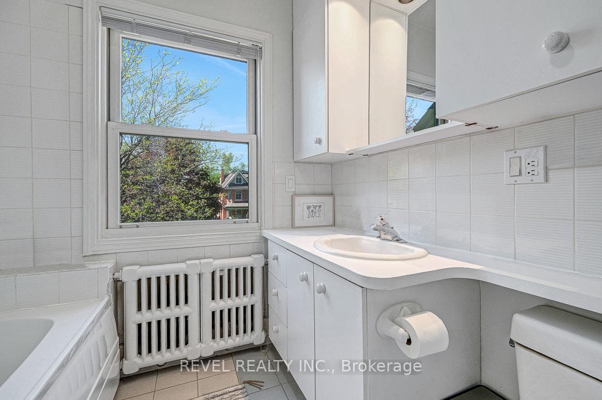 320 CLEMOW Avenue photo 27