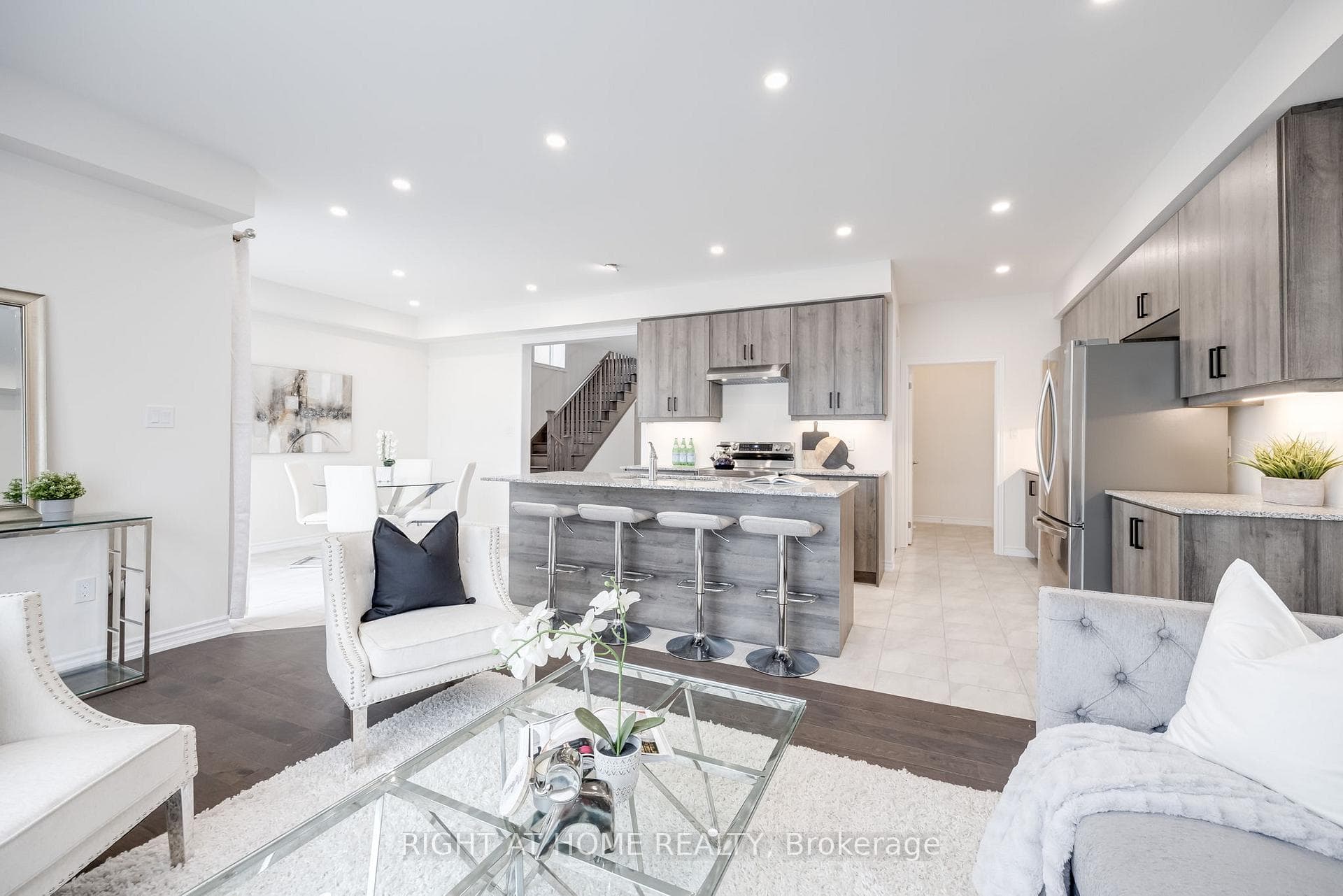 10 Ludlow Drive photo 4