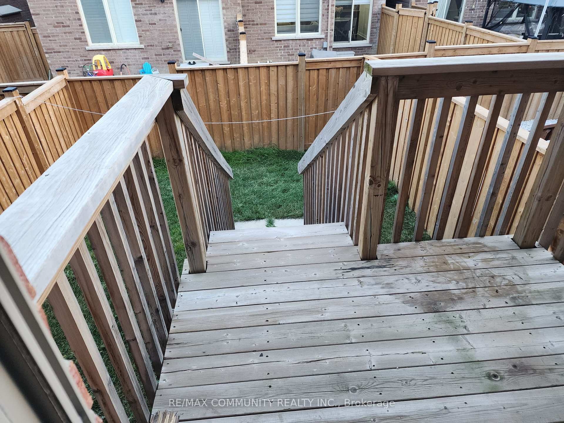 53 Hogan Manor Drive photo 3