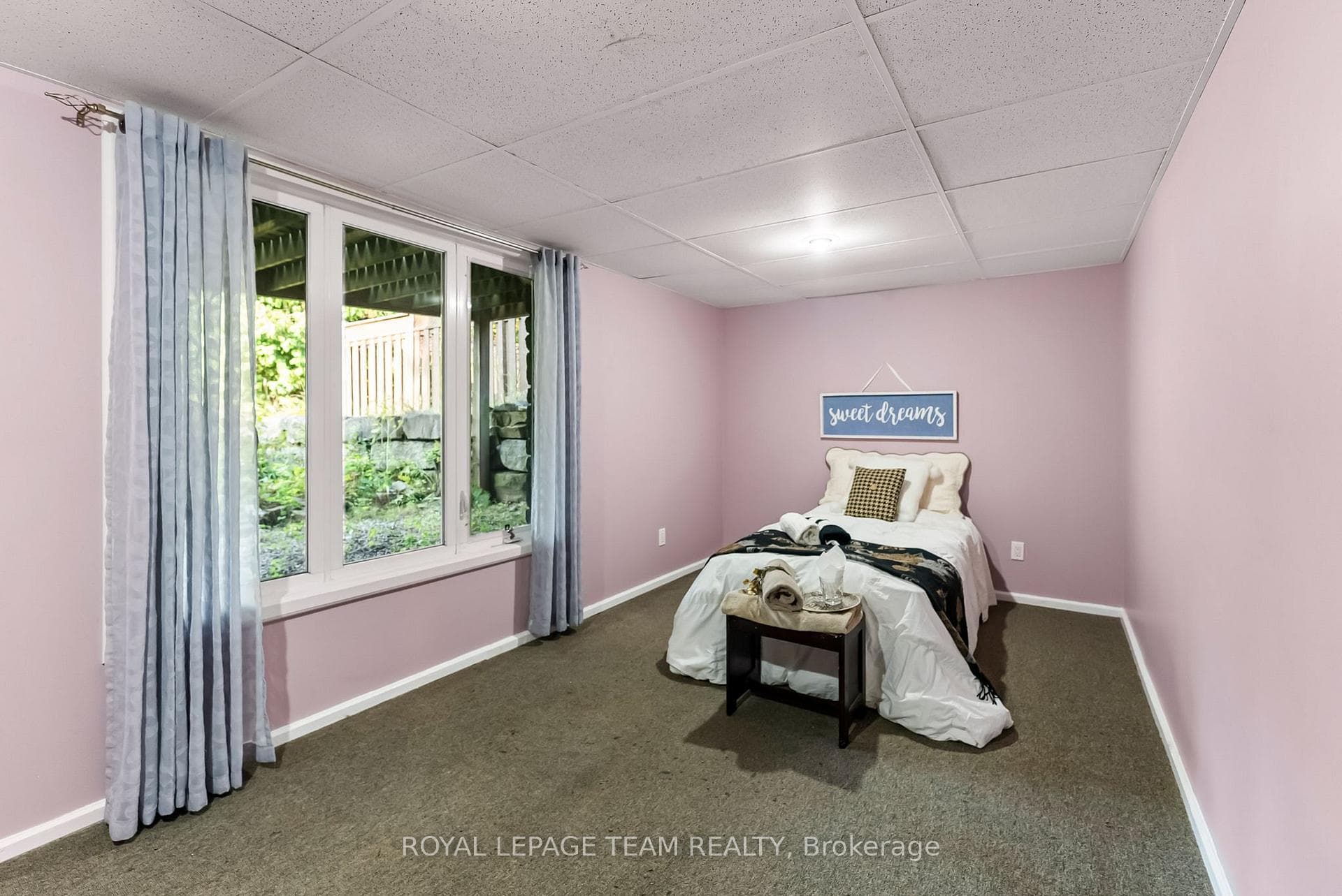 1349 Victoria Street photo 33