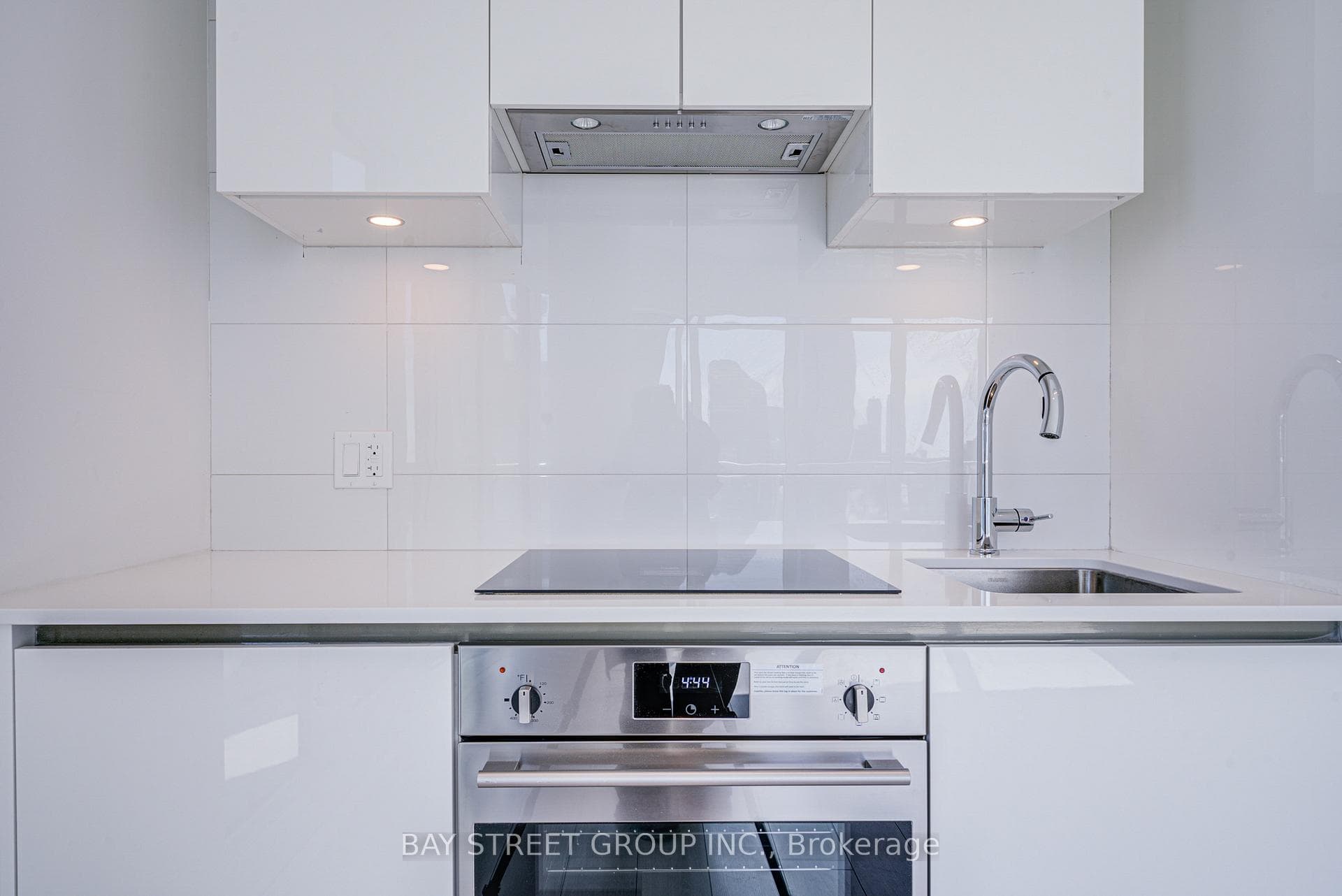 230 Simcoe Street Unit 3418 photo 13