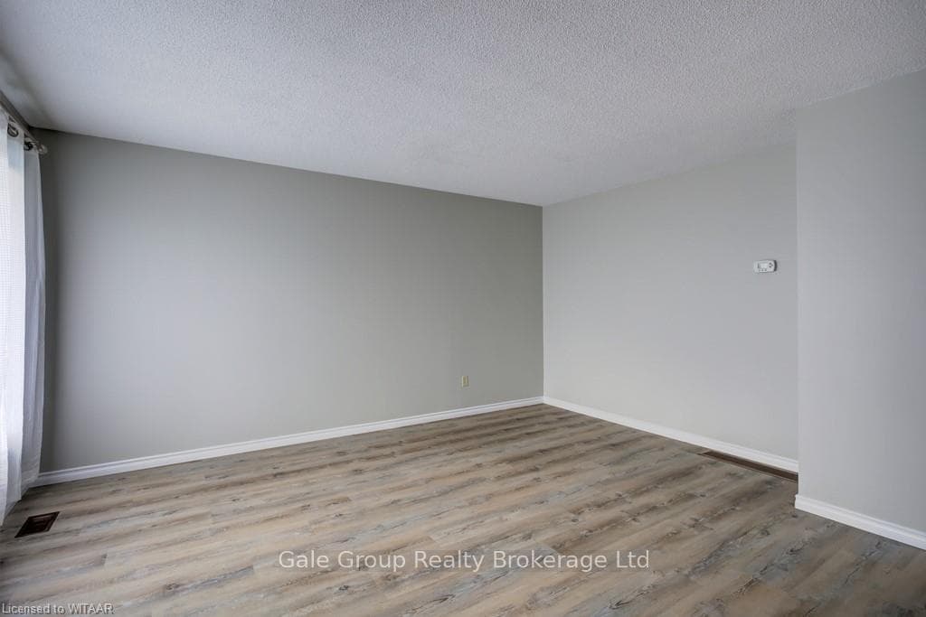 1140 CREE Avenue photo 8