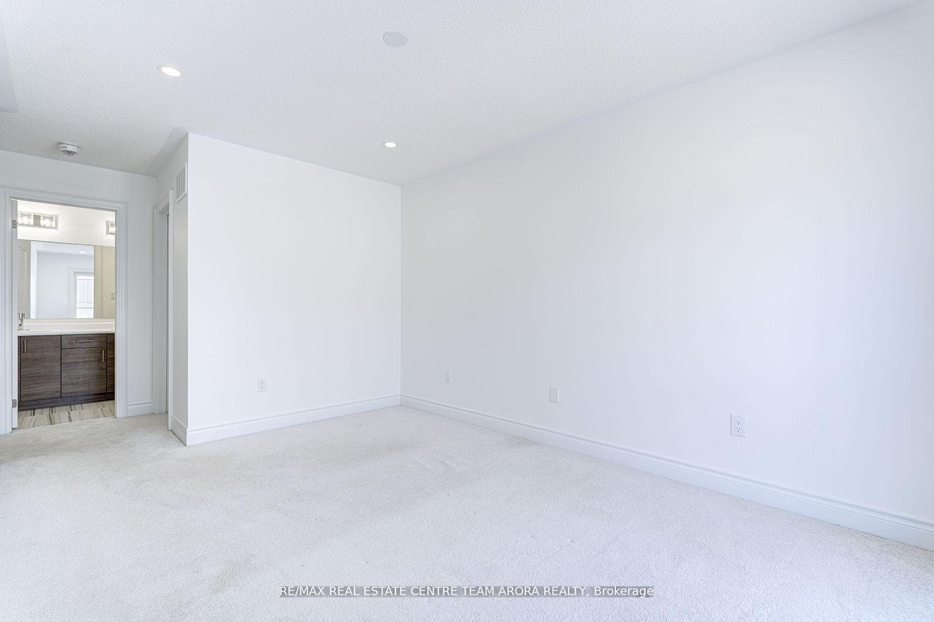 8585 Financial Drive photo 27