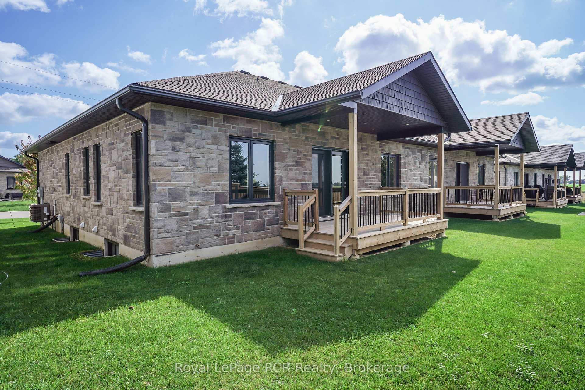 274 Queen Street photo 27