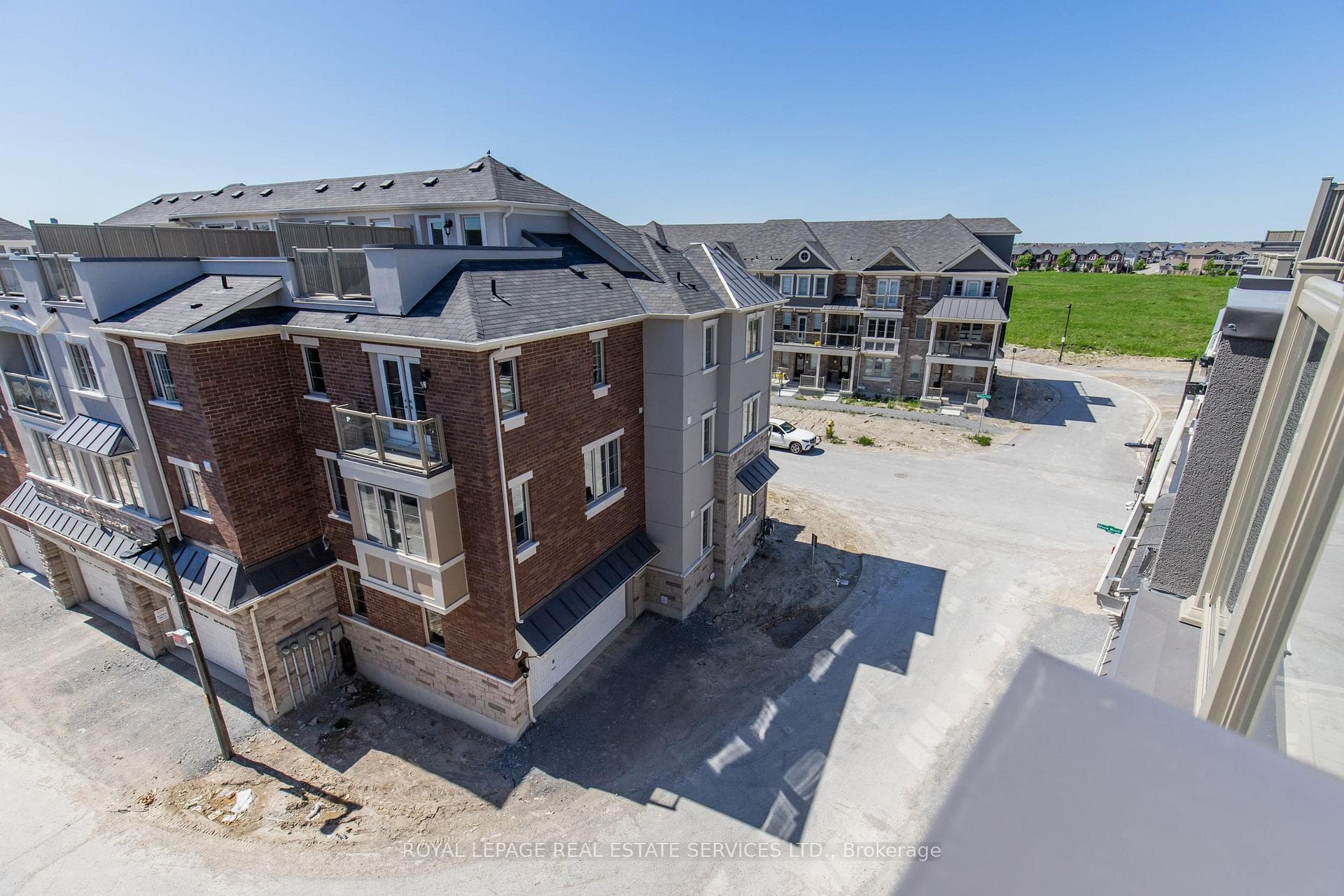 116 Cornell Centre Boulevard photo 39