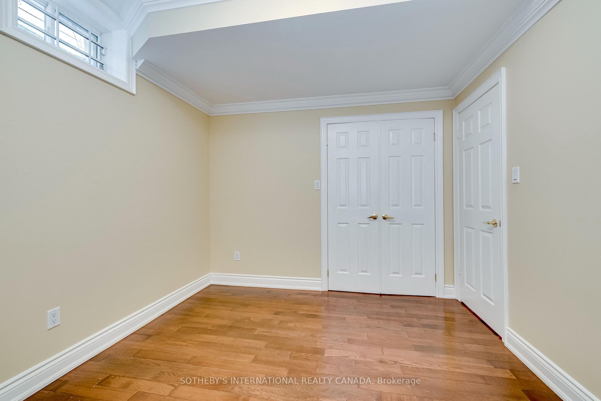 549 Renshaw Court photo 37