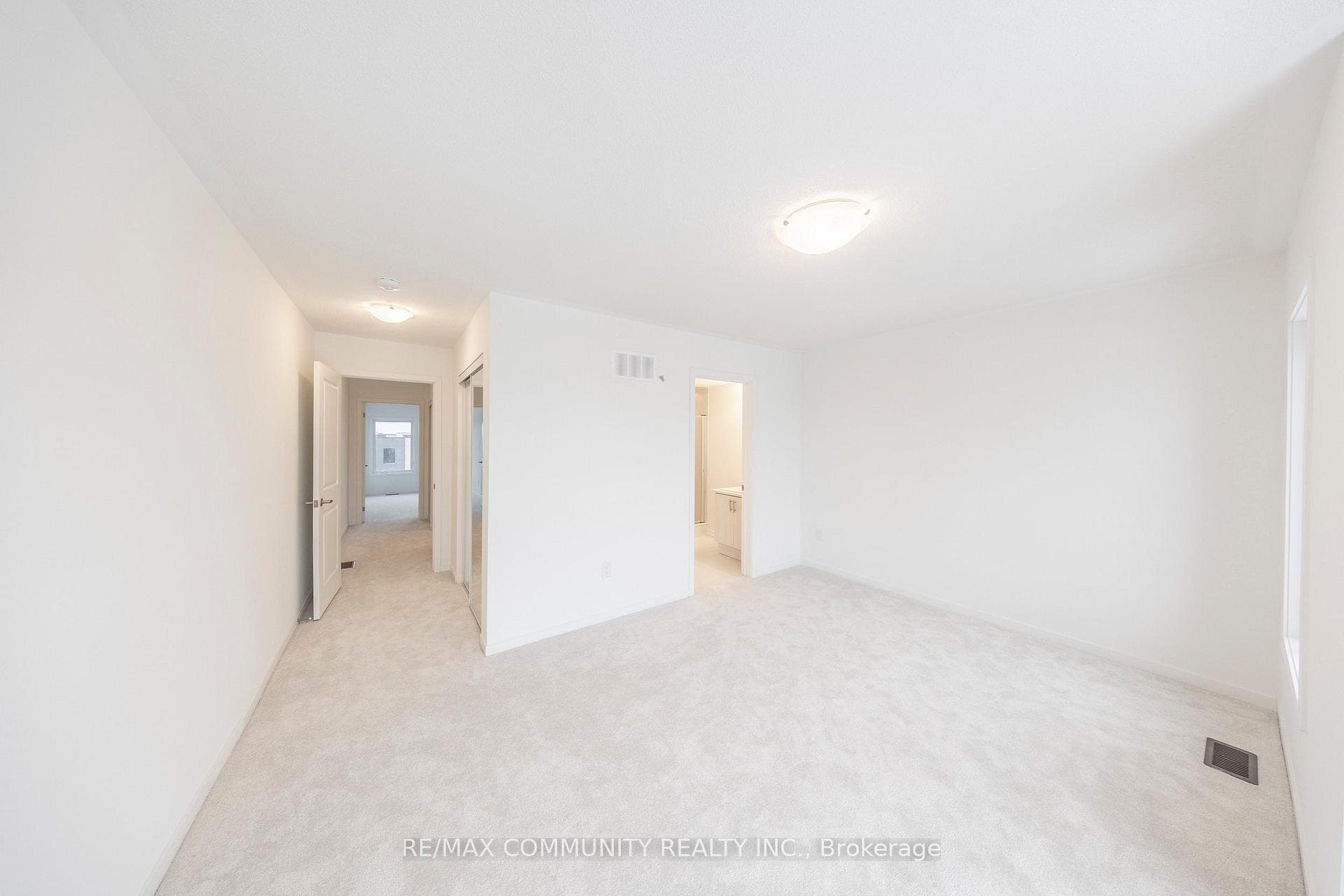 211 Monarch Avenue photo 25